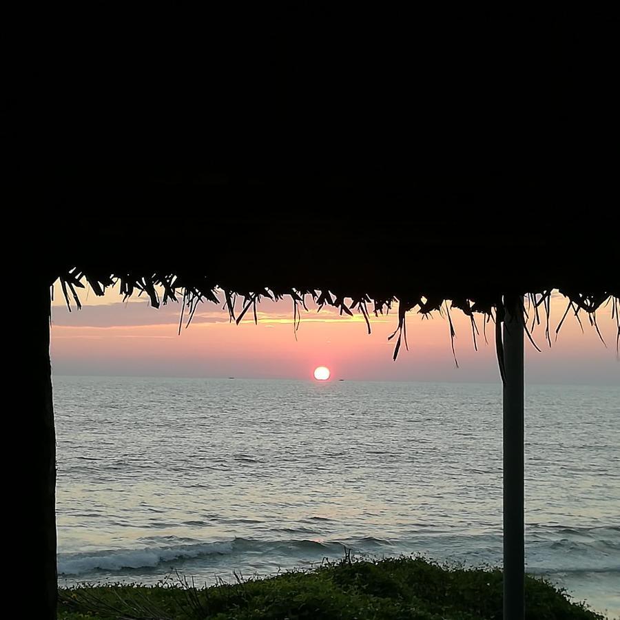 Sukriti Beach Resort Varkala Exterior foto