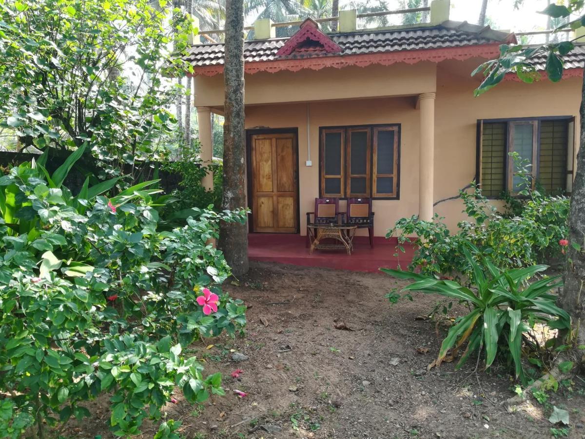 Sukriti Beach Resort Varkala Exterior foto
