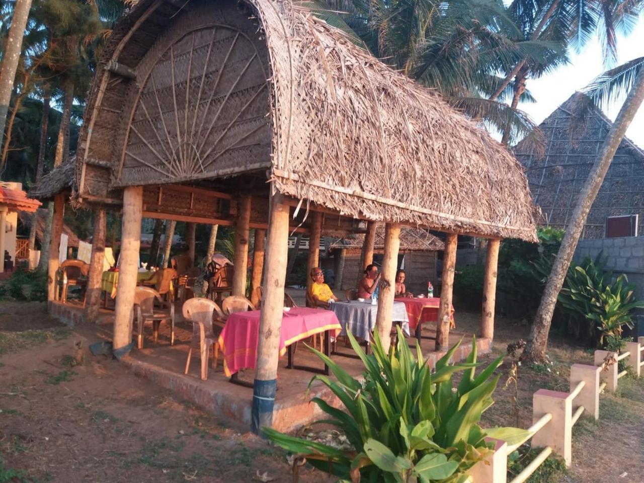 Sukriti Beach Resort Varkala Exterior foto