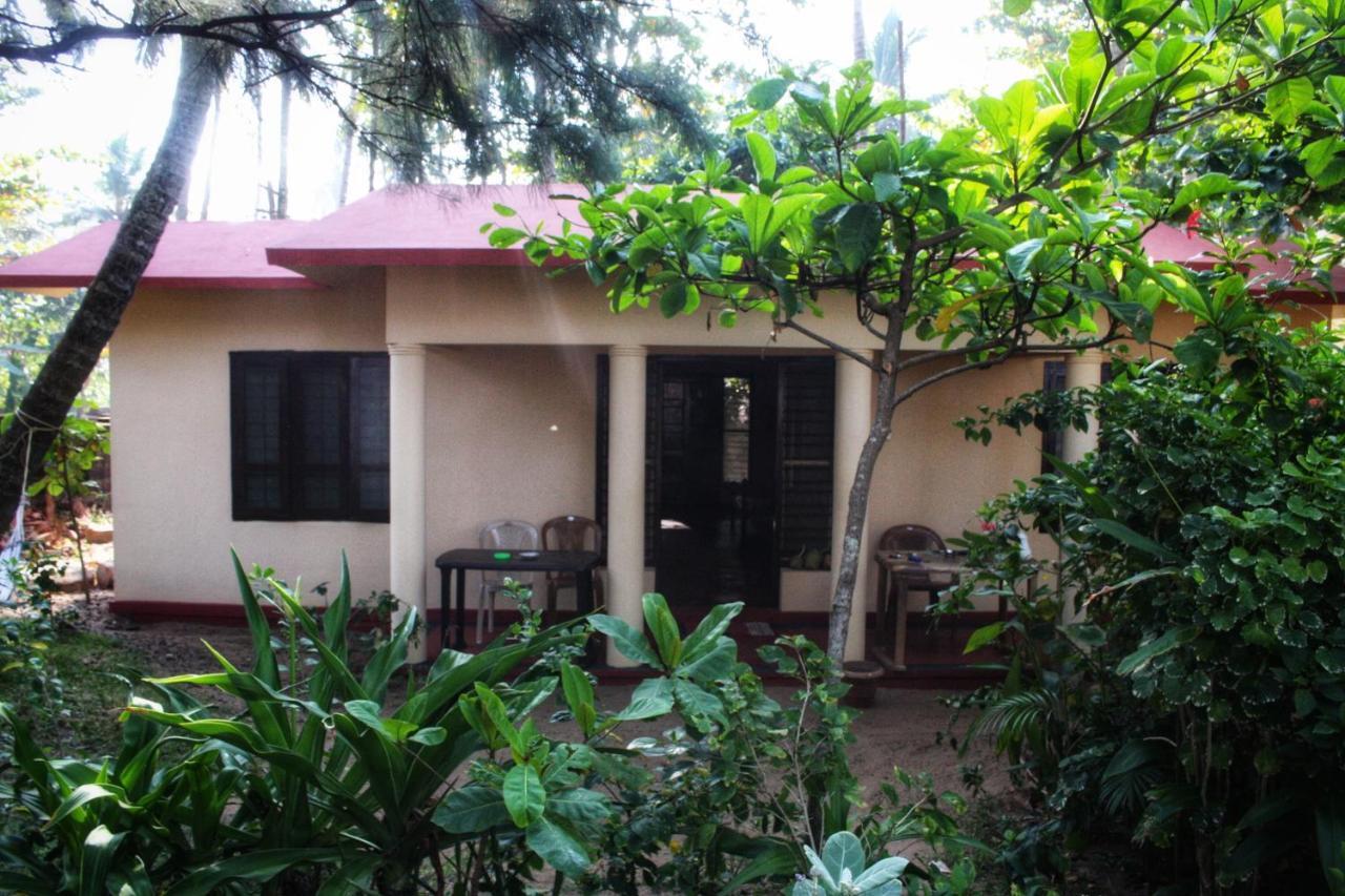 Sukriti Beach Resort Varkala Exterior foto